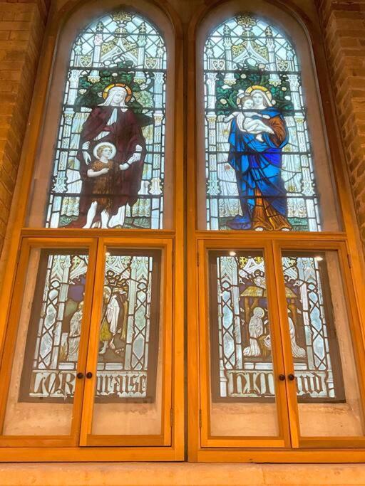 Magical Church Conversion In Watford Watford  Esterno foto
