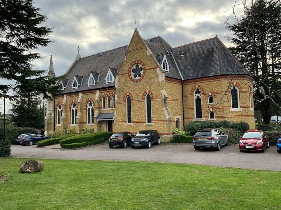 Magical Church Conversion In Watford Esterno foto