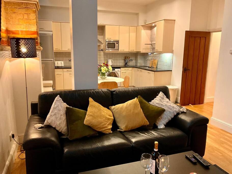 Magical Church Conversion In Watford Esterno foto