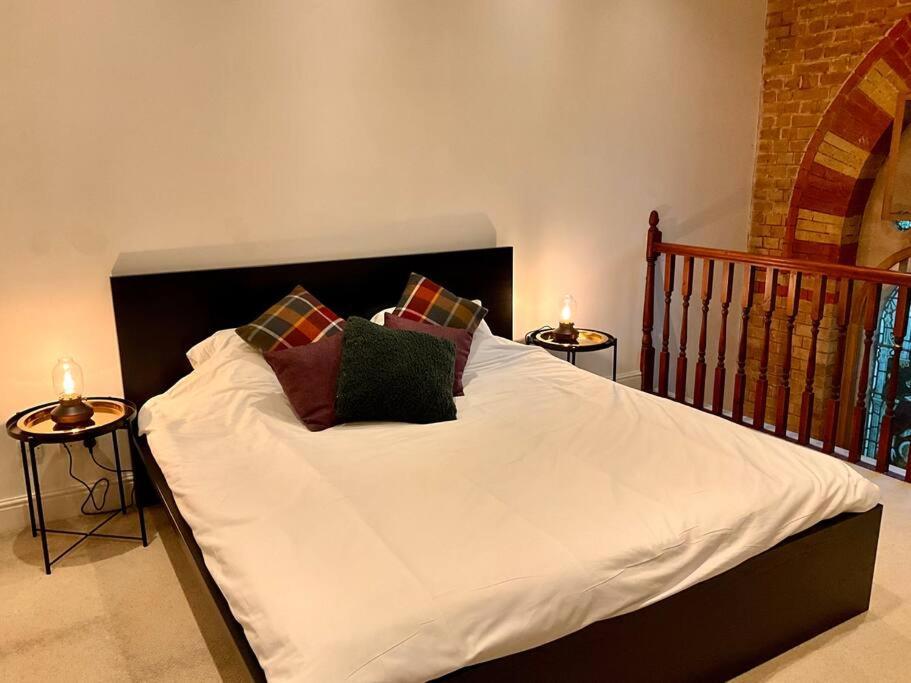 Magical Church Conversion In Watford Watford  Esterno foto